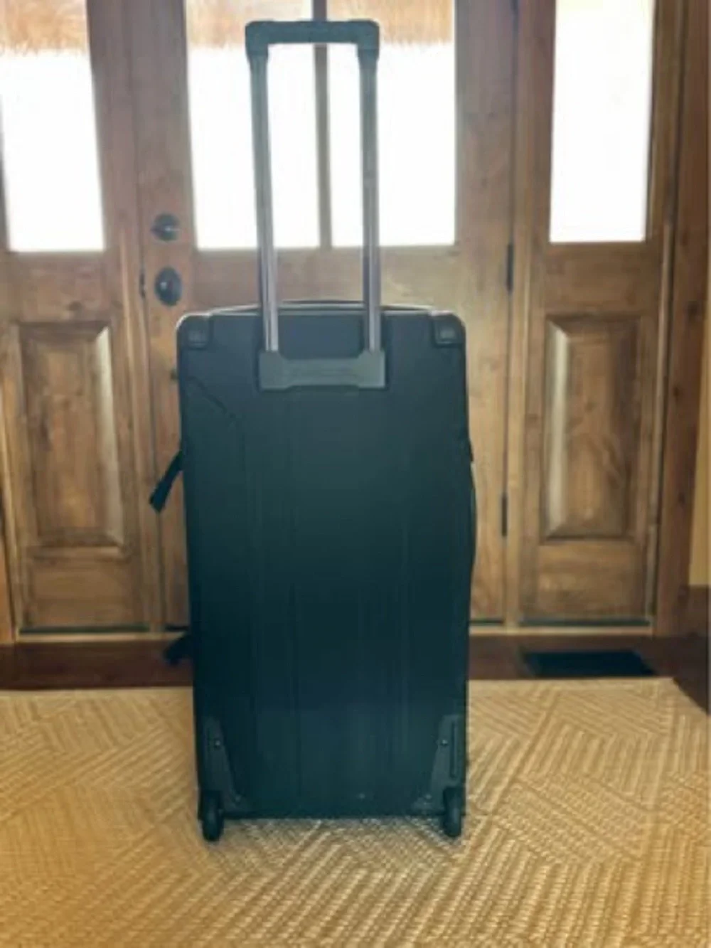 Dakine Black Split Roller Travel Bag